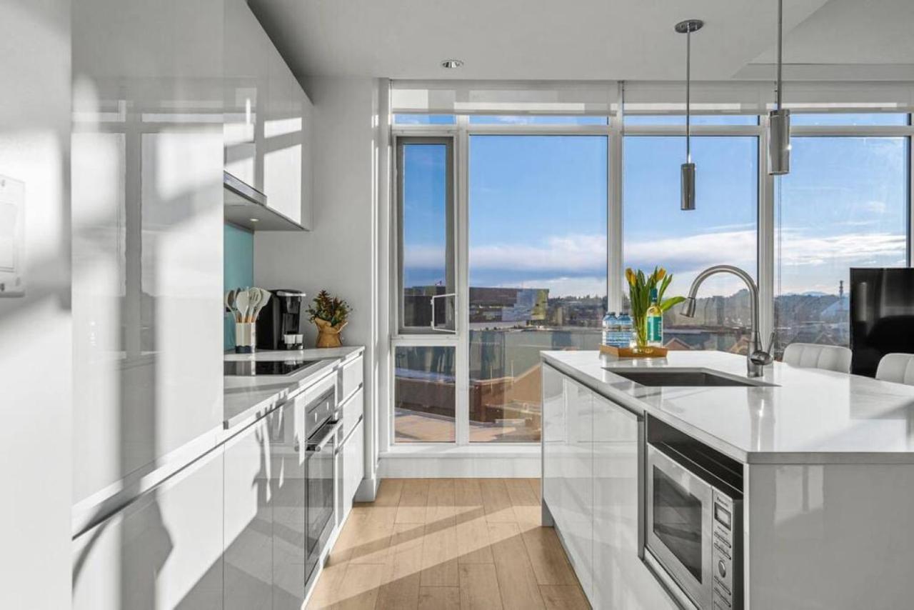 YYC Luxury Apartment On The 9Th Floor Near Stampede, Complimentary Wine, 2 Car Ug Parking מראה חיצוני תמונה