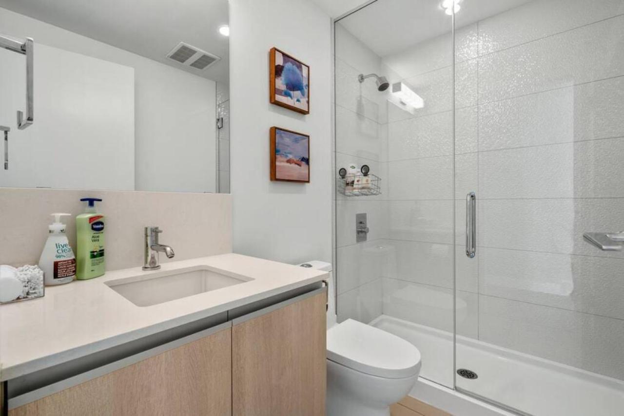YYC Luxury Apartment On The 9Th Floor Near Stampede, Complimentary Wine, 2 Car Ug Parking מראה חיצוני תמונה