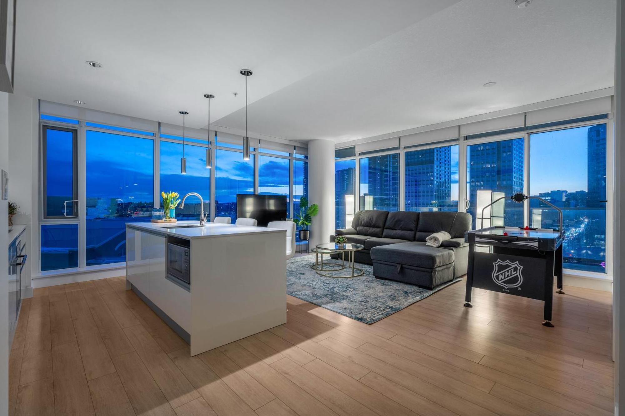 YYC Luxury Apartment On The 9Th Floor Near Stampede, Complimentary Wine, 2 Car Ug Parking מראה חיצוני תמונה